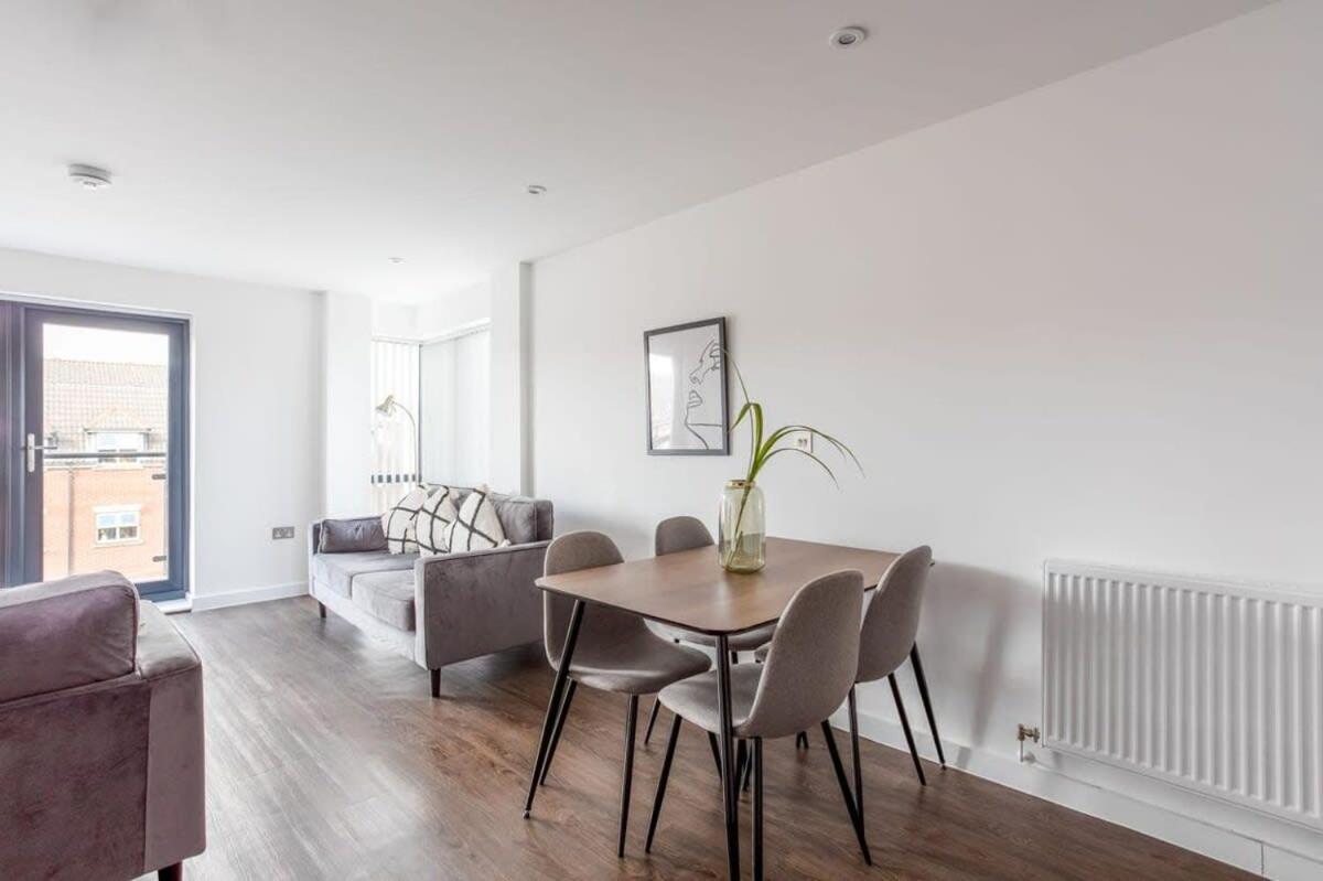 Zeni, Ouse Court Contemporary 2 Bed Flat York