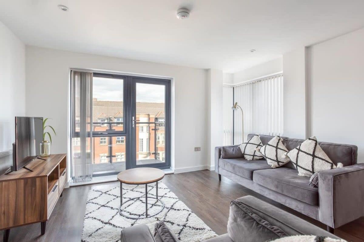 Zeni, Ouse Court Contemporary 2 Bed Flat *