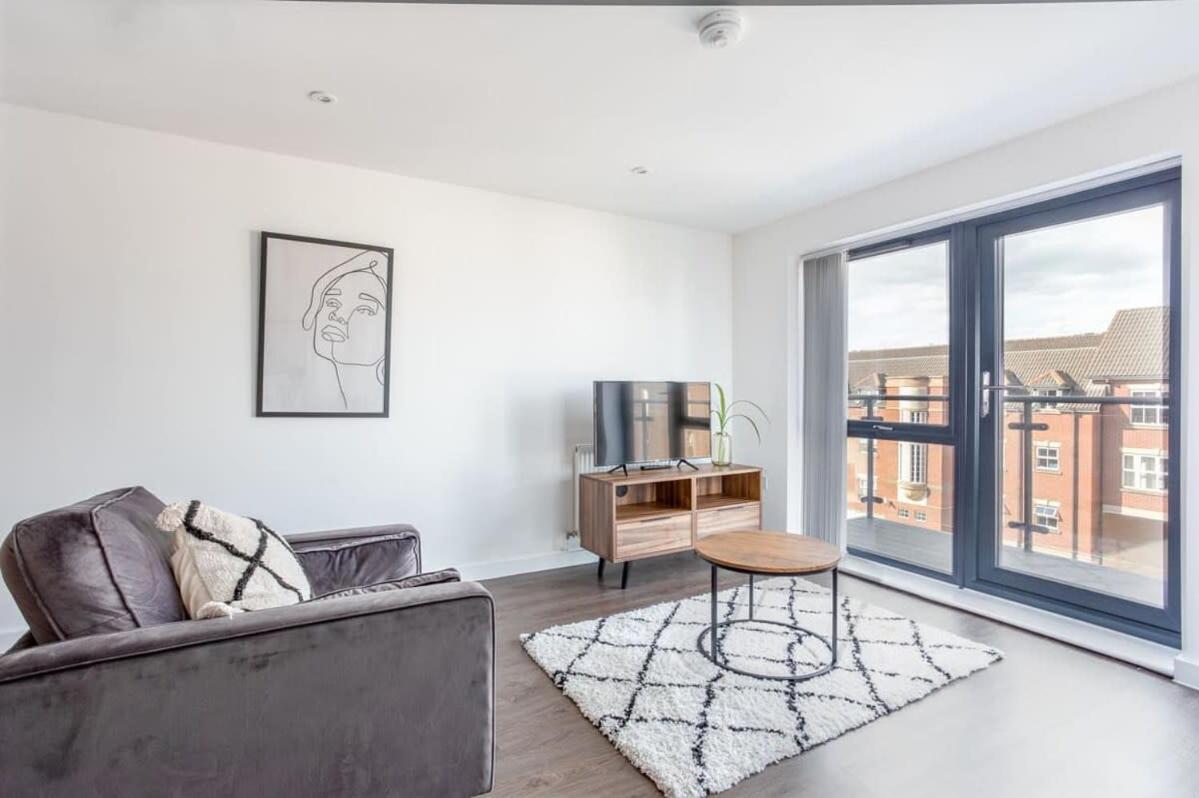 Zeni, Ouse Court Contemporary 2 Bed Flat Apartment *