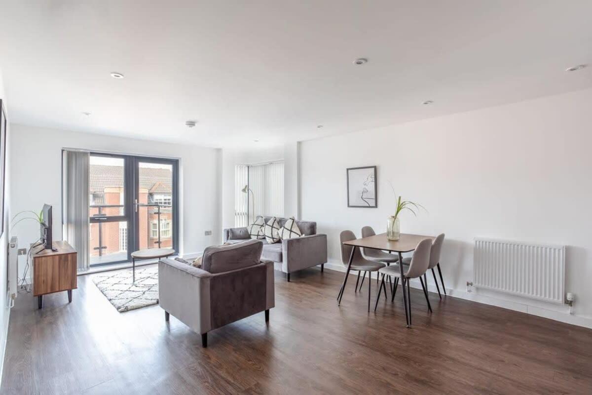 Zeni, Ouse Court Contemporary 2 Bed Flat Apartment York