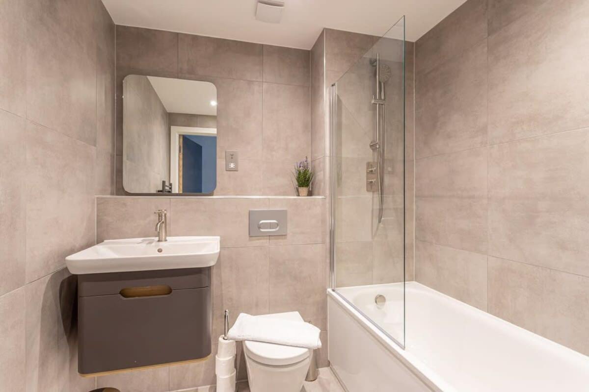 Zeni, Ouse Court Contemporary 2 Bed Flat