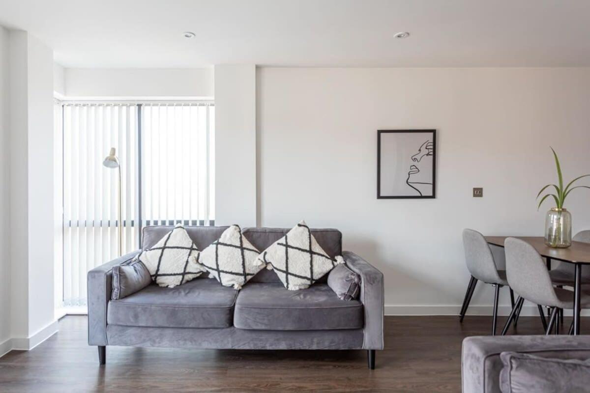 Zeni, Ouse Court Contemporary 2 Bed Flat