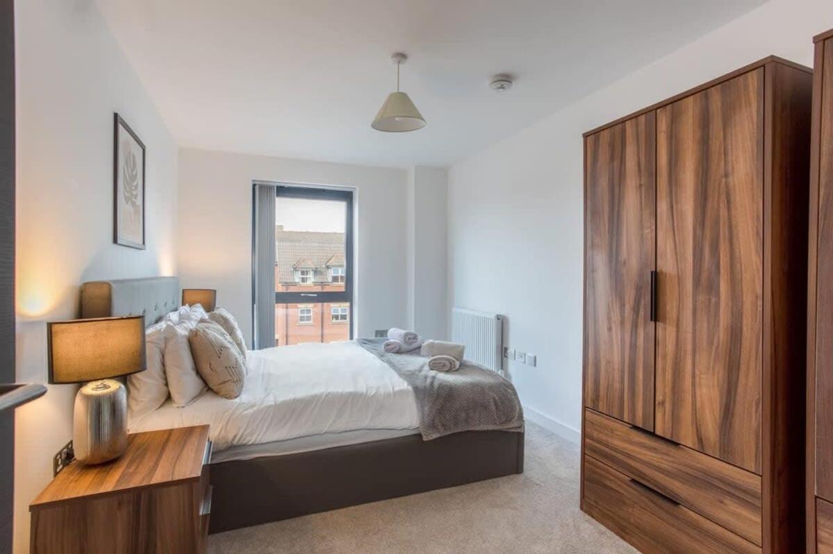 Zeni, Ouse Court Contemporary 2 Bed Flat * York
