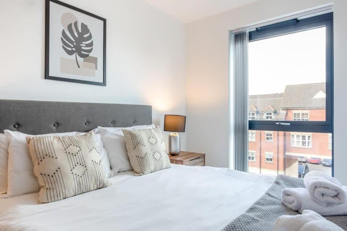 Zeni, Ouse Court Contemporary 2 Bed Flat York